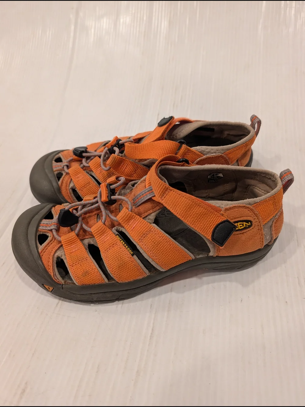 KEEN Newport Big Kids Closed Toe Orange Outdoor Sandals Water Shoes Size 5 Youth